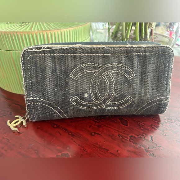Chanel Denim Wallet - 100% Authentic - Picture 1 of 11